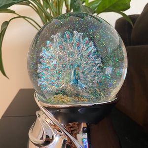 “Things Remembered” Peacock snow globe